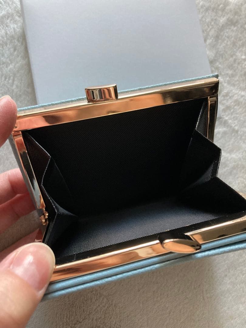 【皇居限定 菊の御紋入り】本革二つ折り財布 ライトブルー & 小銭入れ シルバー