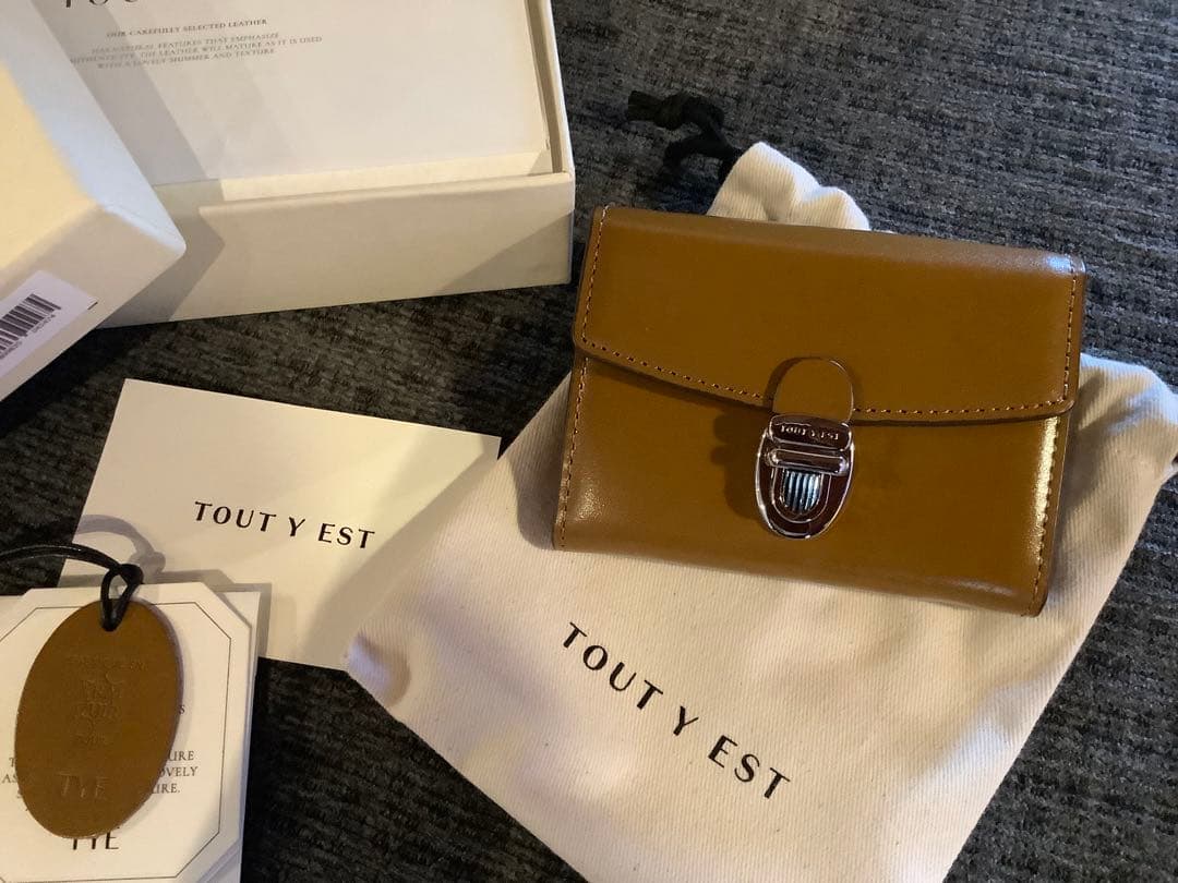 TOUT Y EST トゥティエ　ケース　財布　韓国