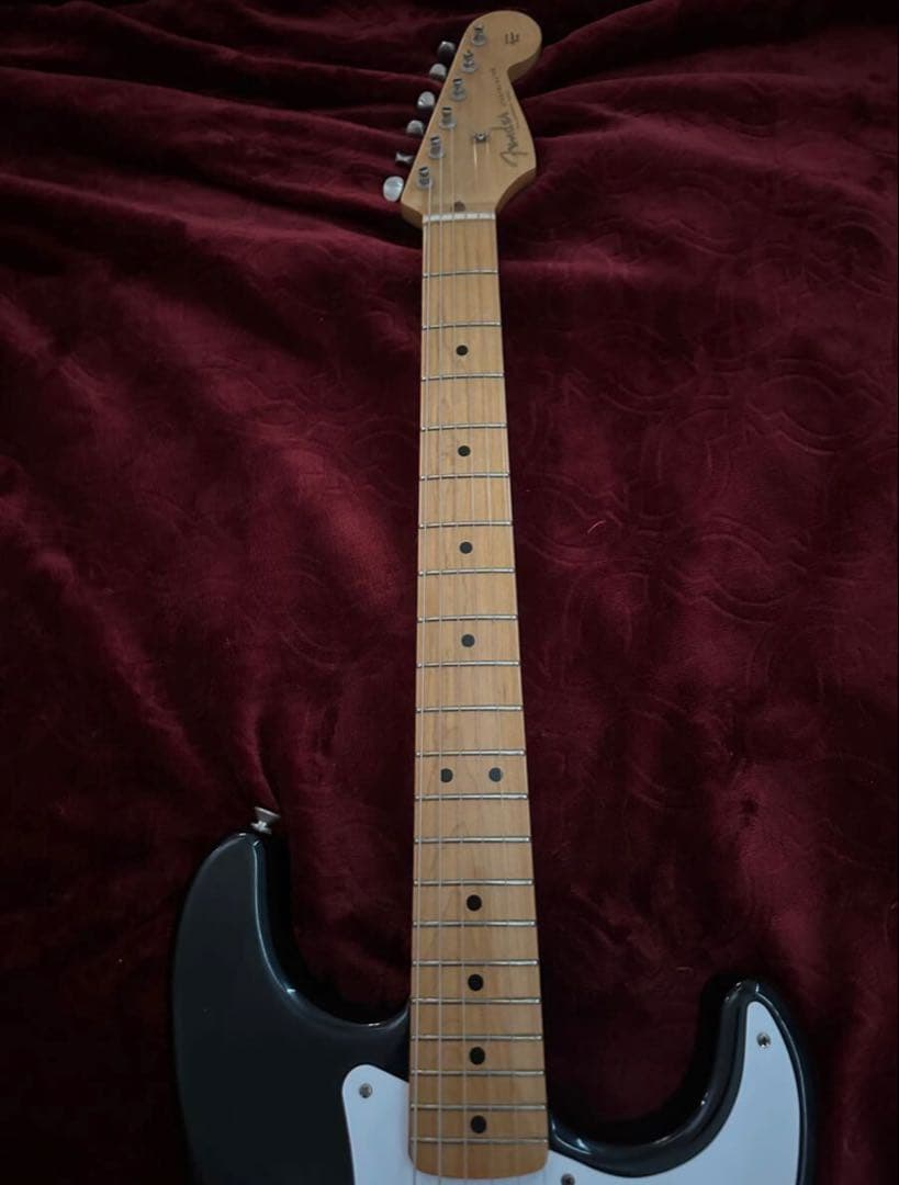 1/5まで割引★fenderストラト マルチレイヤー 黒／赤　AVRI アメビン