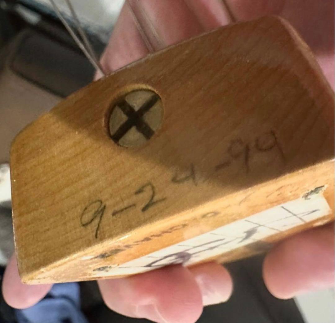 1/5まで割引★fenderストラト マルチレイヤー 黒／赤　AVRI アメビン