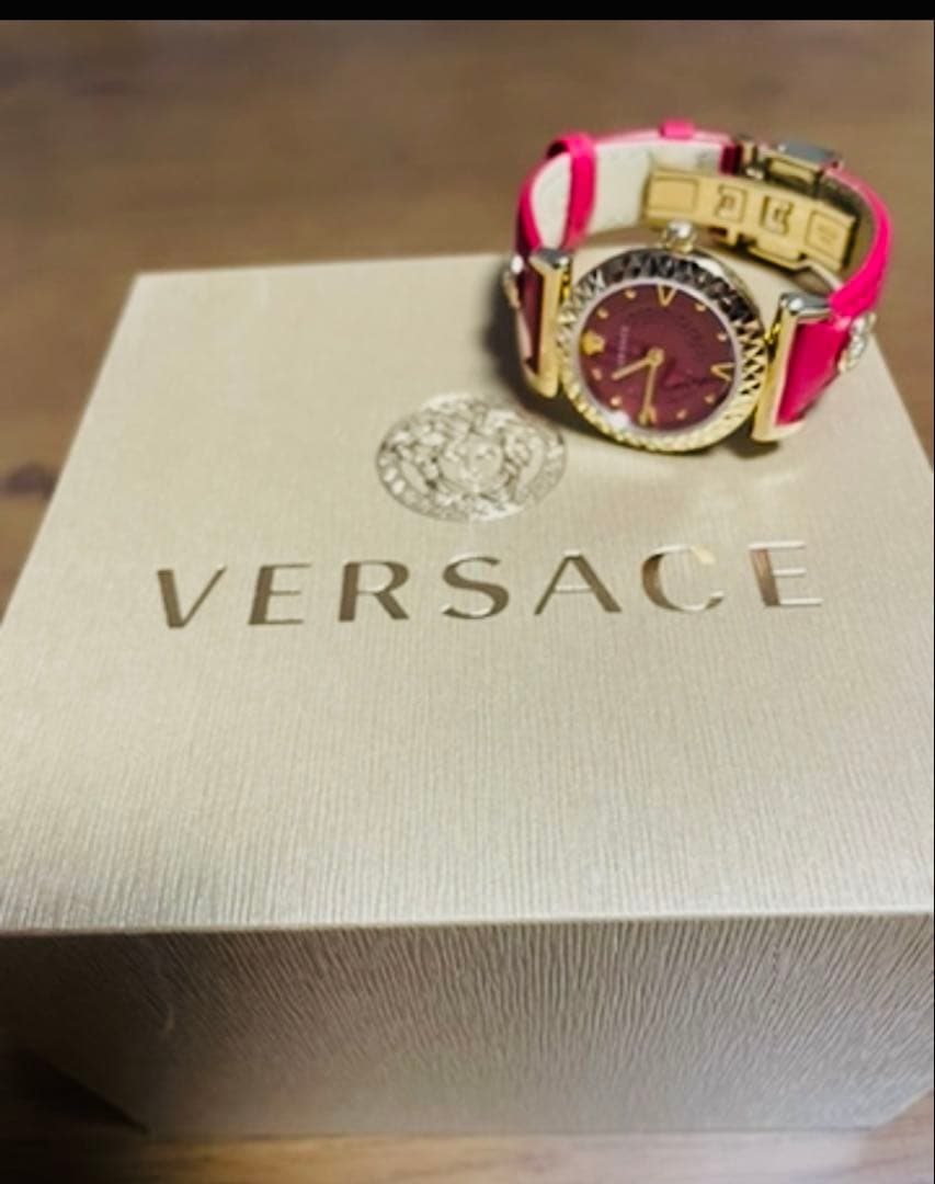 VERSACE レッドレザー時計