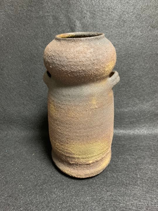 八児正信　鉄釉耳付花生　土師窯