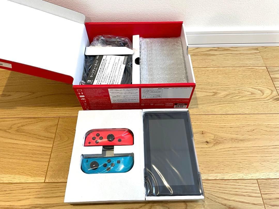 【新品未使用／お得】保護フィルム付 Nintendo Switch 本体