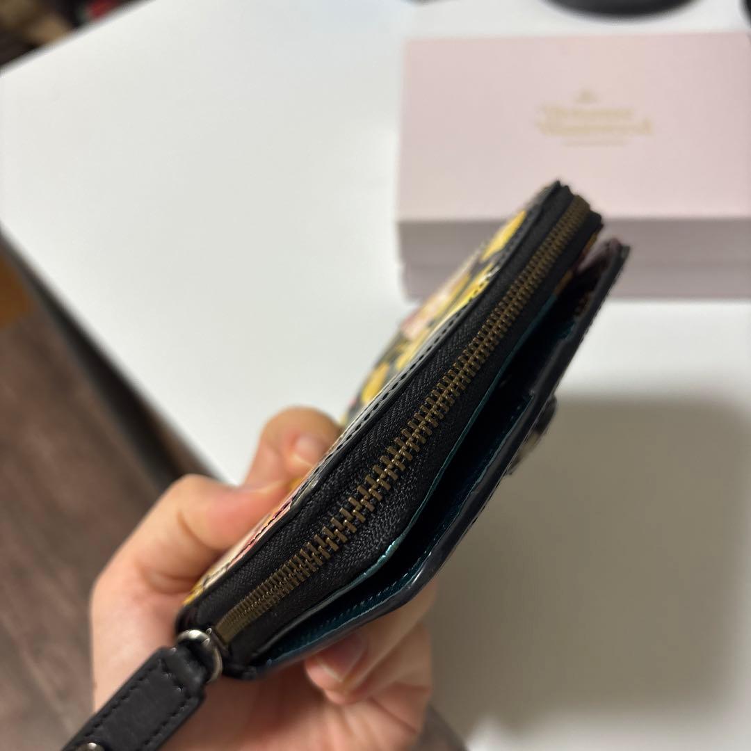 12/27取下。Vivienne Westwood 二つ折り財布 花柄 総柄