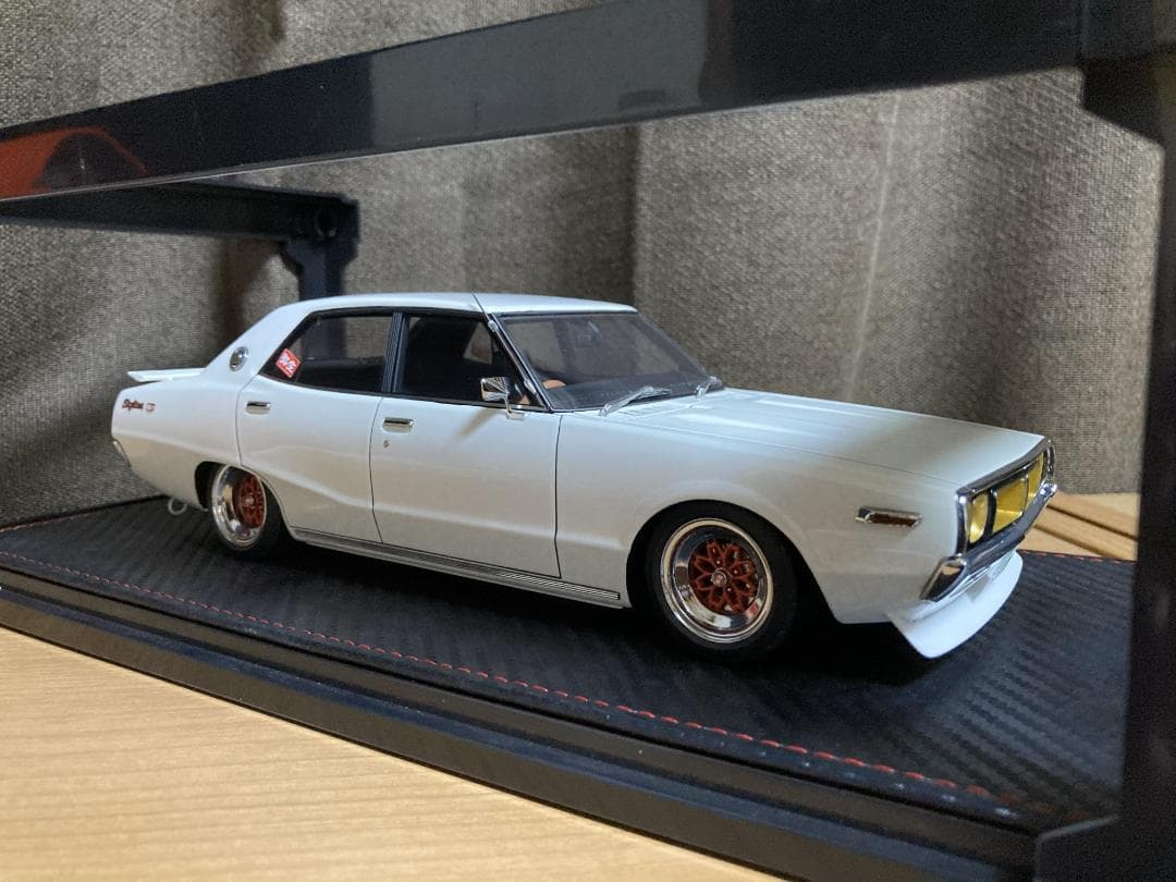 イグニッションモデル 1/18 スカイライン 弥生 L6エンジン付き 限定品