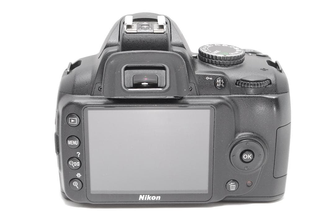 Nikon D3000　スマホ転送OK　安心の手振れ補正　一眼レフデビューに最適