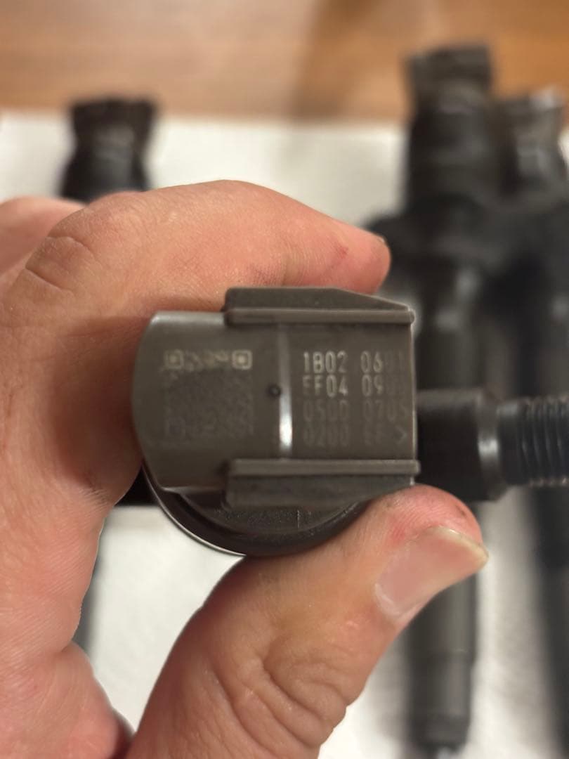 燃料インジェクター 4個セット E8F0-700-FDF