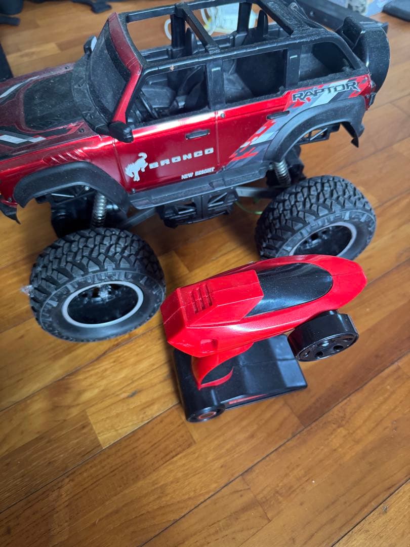 RCカー 四輪駆動 レッド