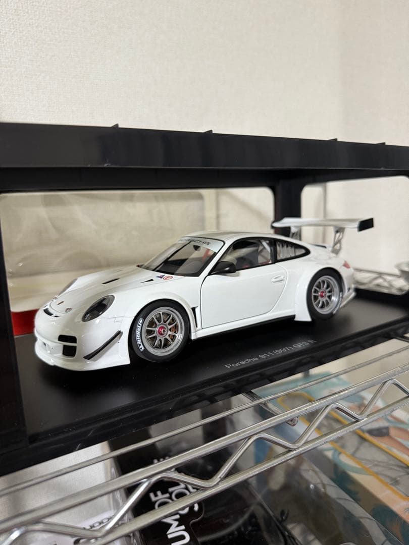 希少　1/18 オートアート　ポルシェ911GT3R 2010