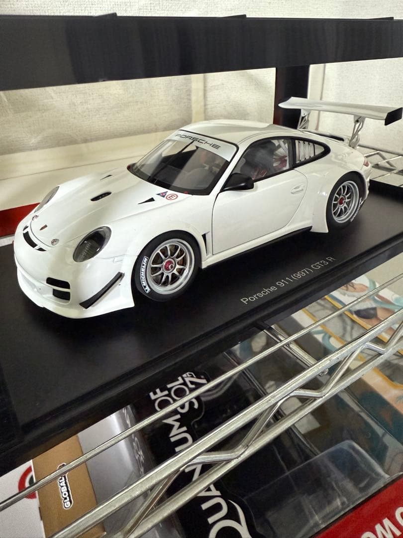 希少　1/18 オートアート　ポルシェ911GT3R 2010