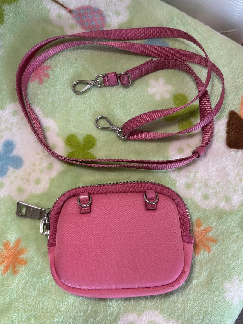PRADA プラダ ポーチ 小物入れ ピンク ストラップ付き
