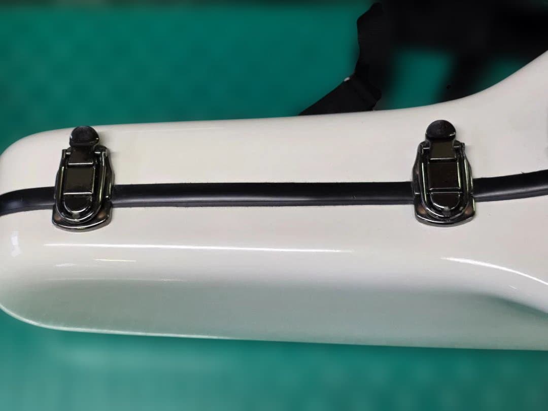 CCシャイニーケース テナーサックス用 ホワイト