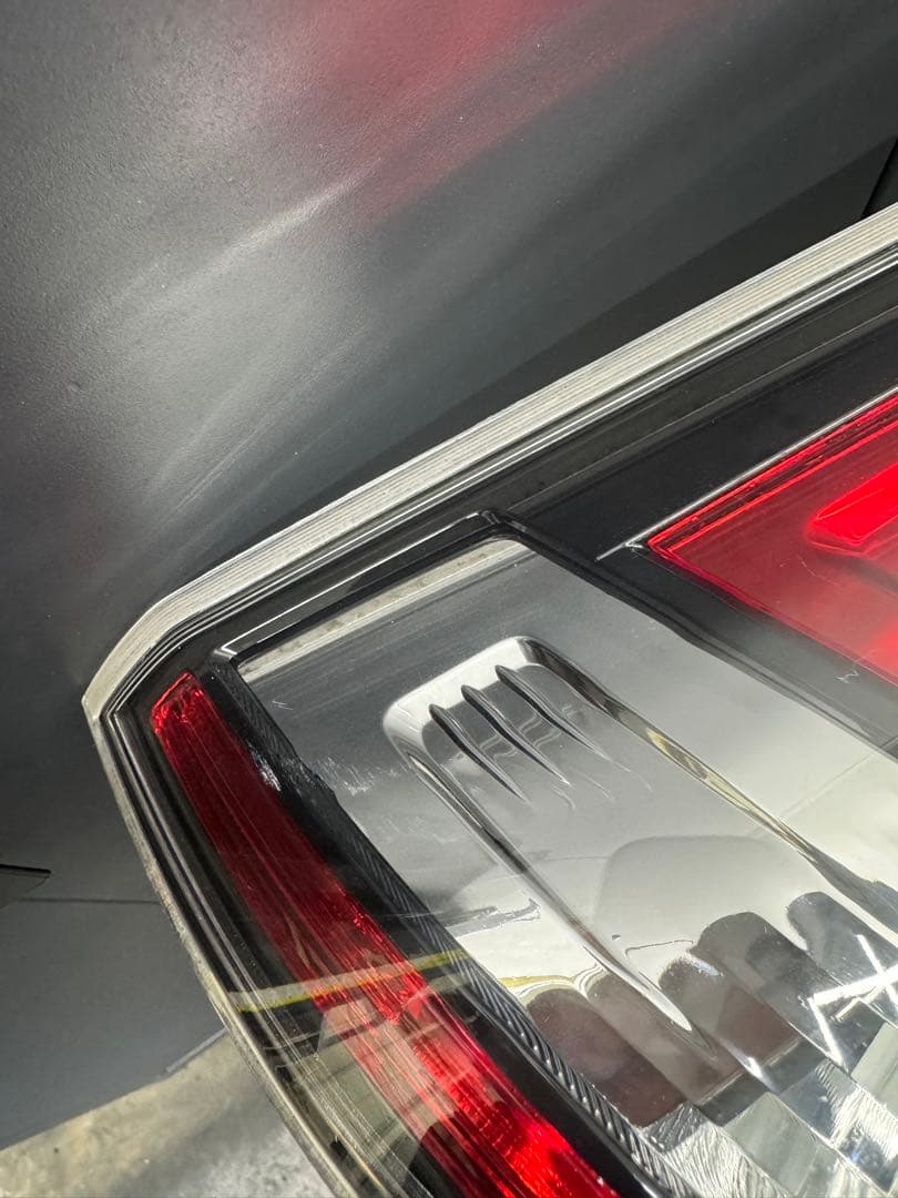 日産セレナC27 左テールランプ