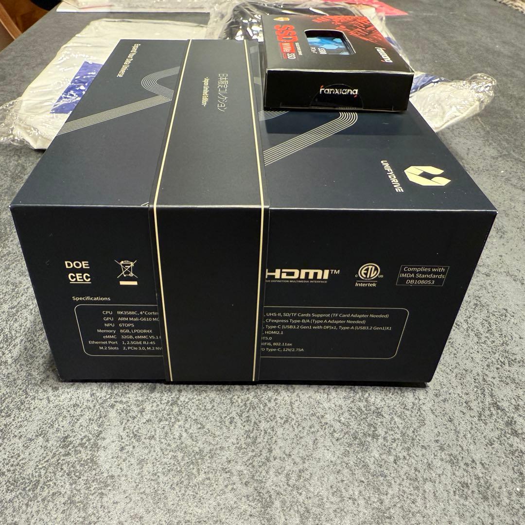 UnifyDrive UT2 次世代型ポータブルストレージ NAS SSD付き