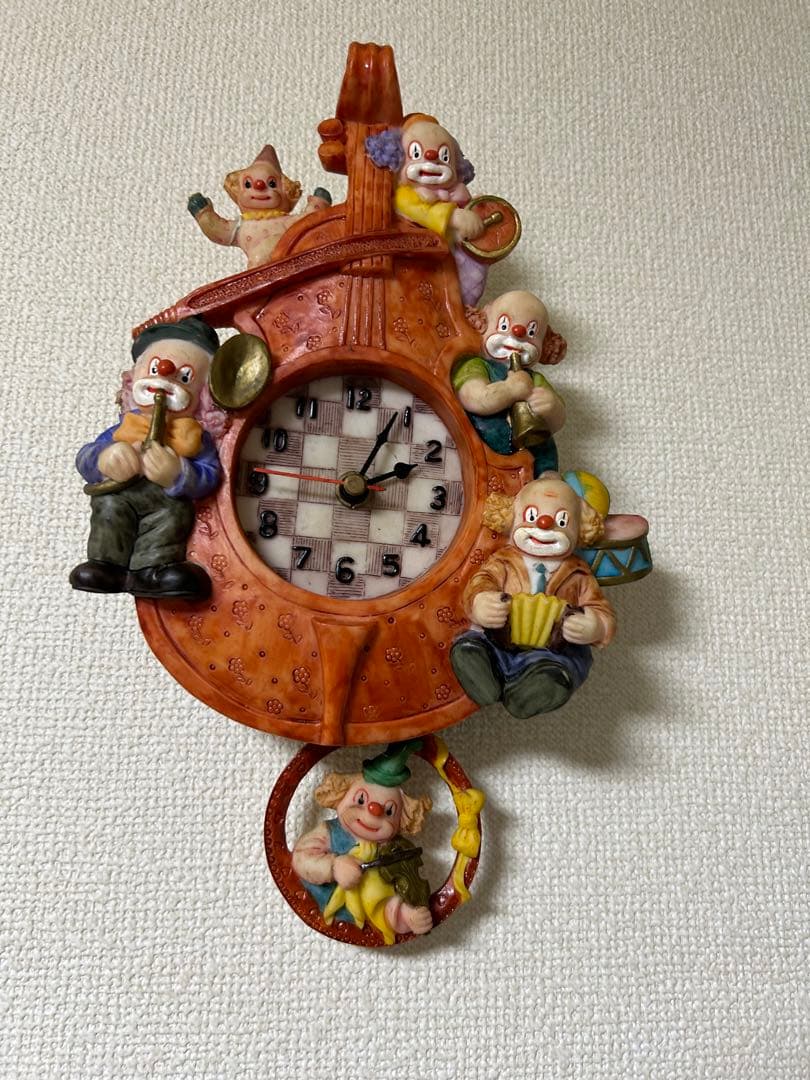 ピエロの壁掛け時計の置物