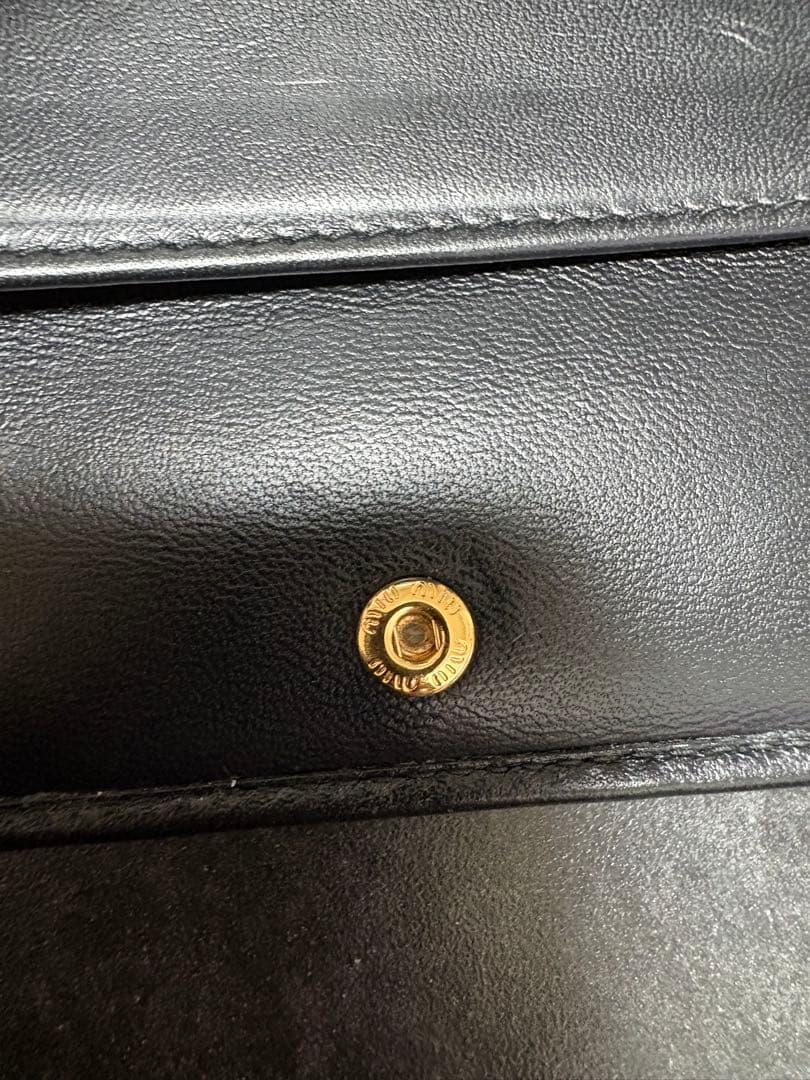 miu miu ブラックレザー 二つ折り財布