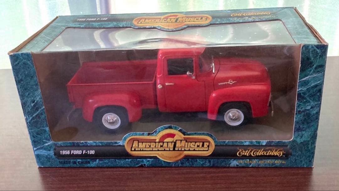 アーテル 1/18 スケール 1956 Ford F-100 赤
