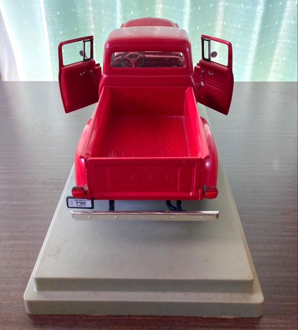 アーテル 1/18 スケール 1956 Ford F-100 赤