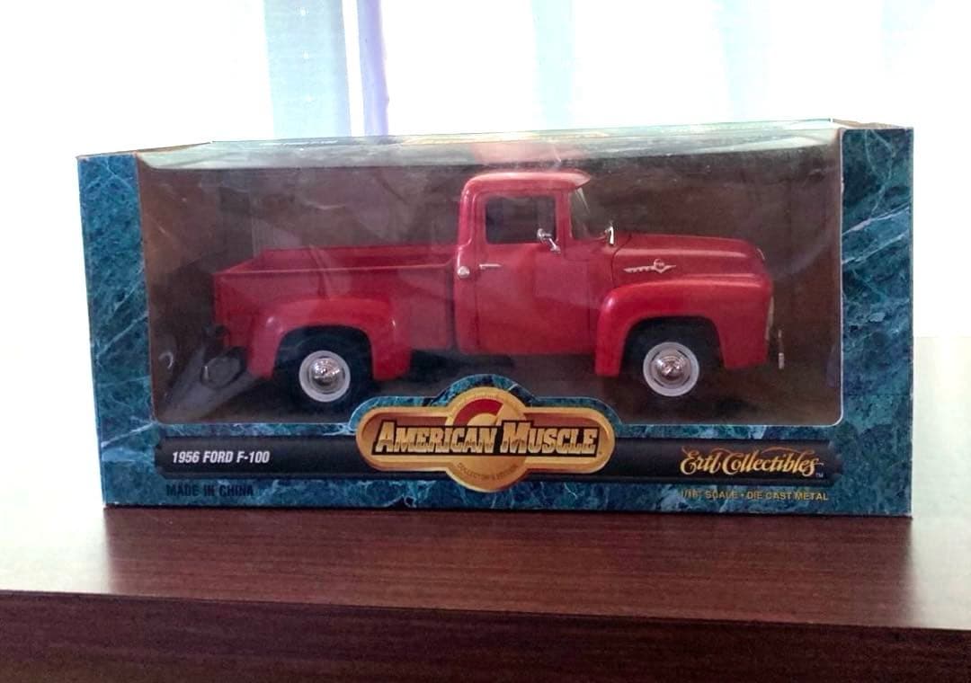 アーテル 1/18 スケール 1956 Ford F-100 赤