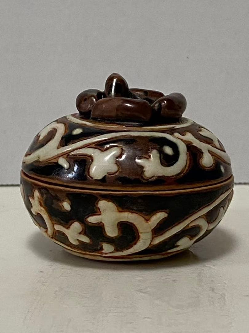 中国美術 磁州窯 白褐釉唐草文 柿香合 唐物 希 少品 古玩
