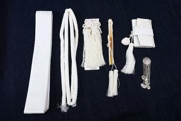 美品 白打掛け 掛け下 襦袢 掛下帯 筥迫セット ホワイト 飛鶴 刺繍 結婚式