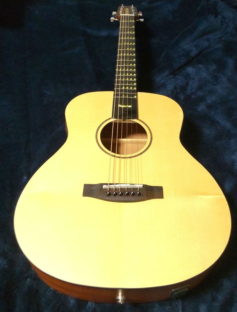 初心者用オーダーメイドギター 光でコード進行が表示されます