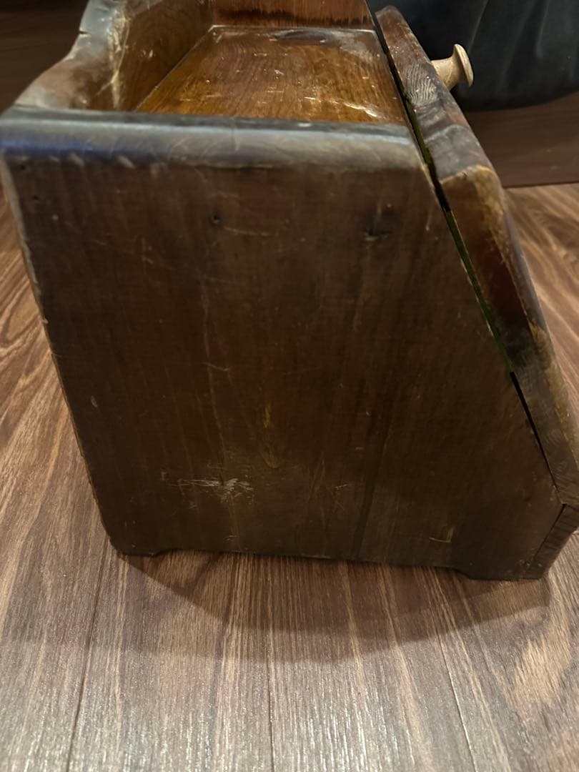 アンティークなブレッドケース