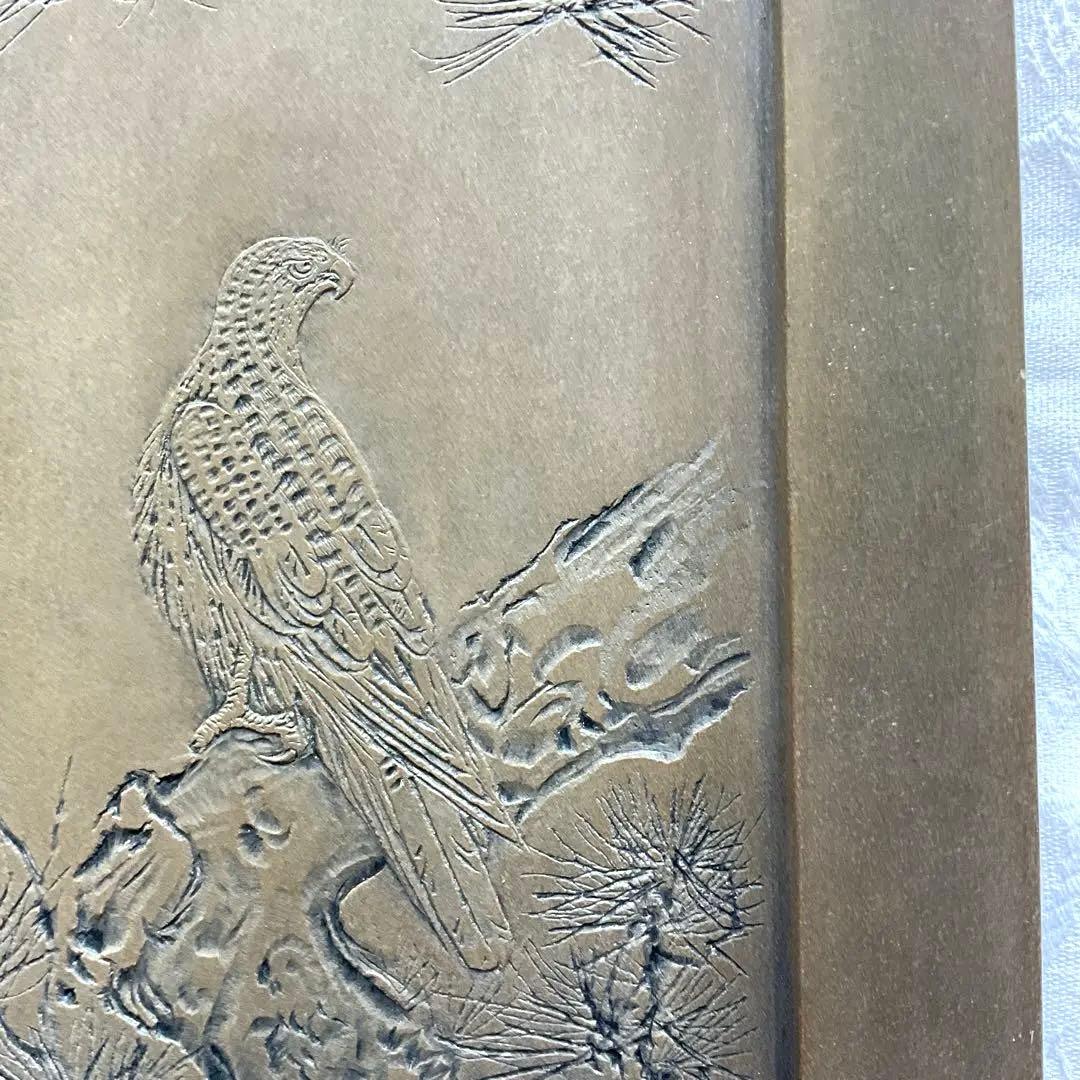 貴重　端渓の大ぶりの　すずり硯　　　　　　鷹の彫刻付き　箱付き