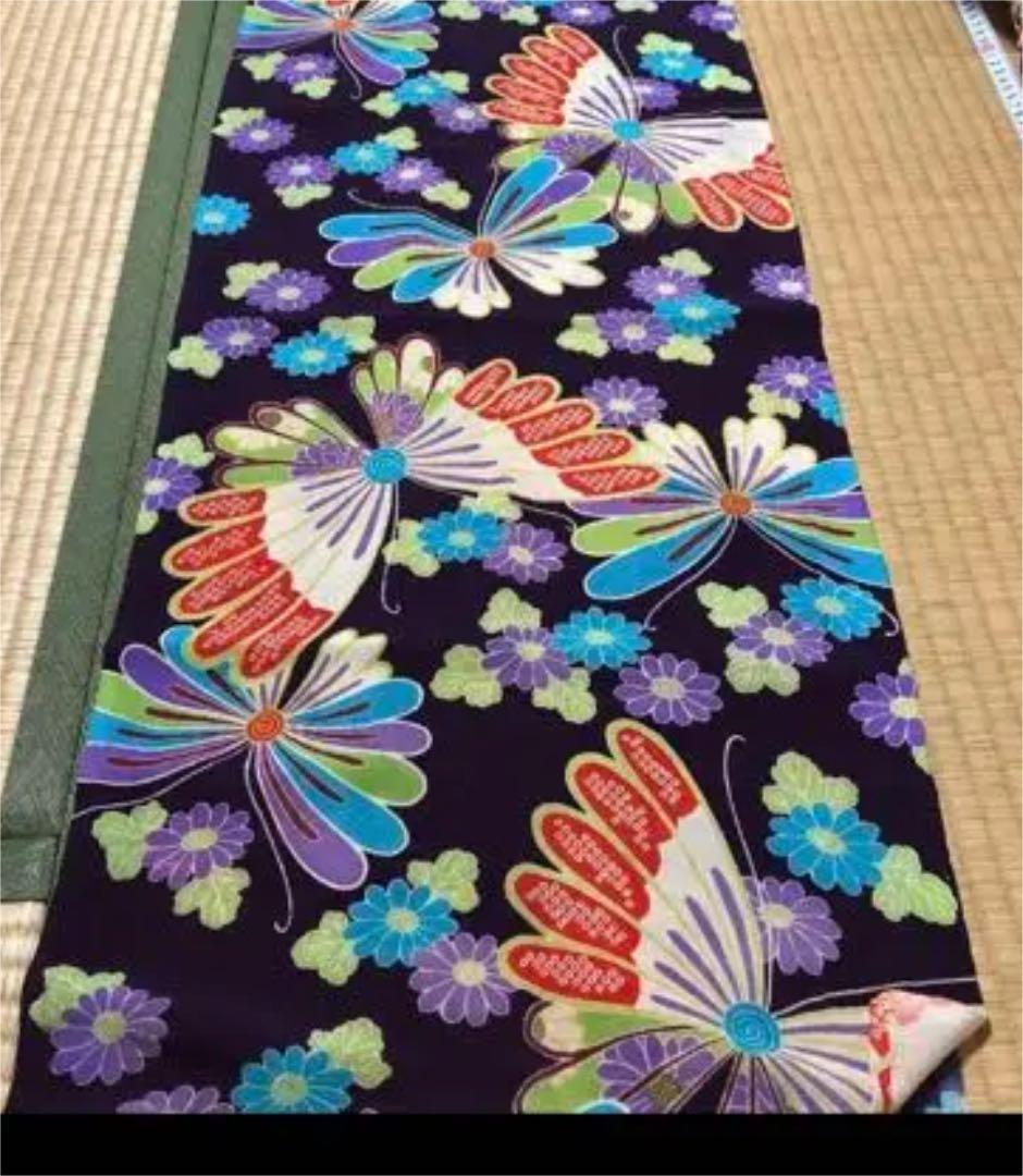 古布☆子供着物ハギレ☆鬼縮緬☆蝶と菊