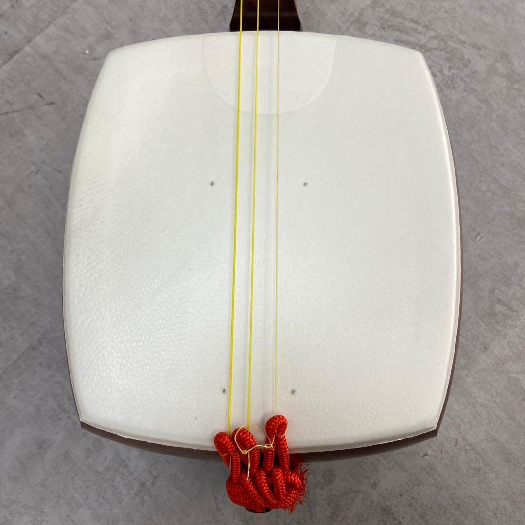 中棹地唄三味線　子持ち綾杉胴　棹紅木　沈みトチ　2枚溝金細　K刻印　総桐ケース