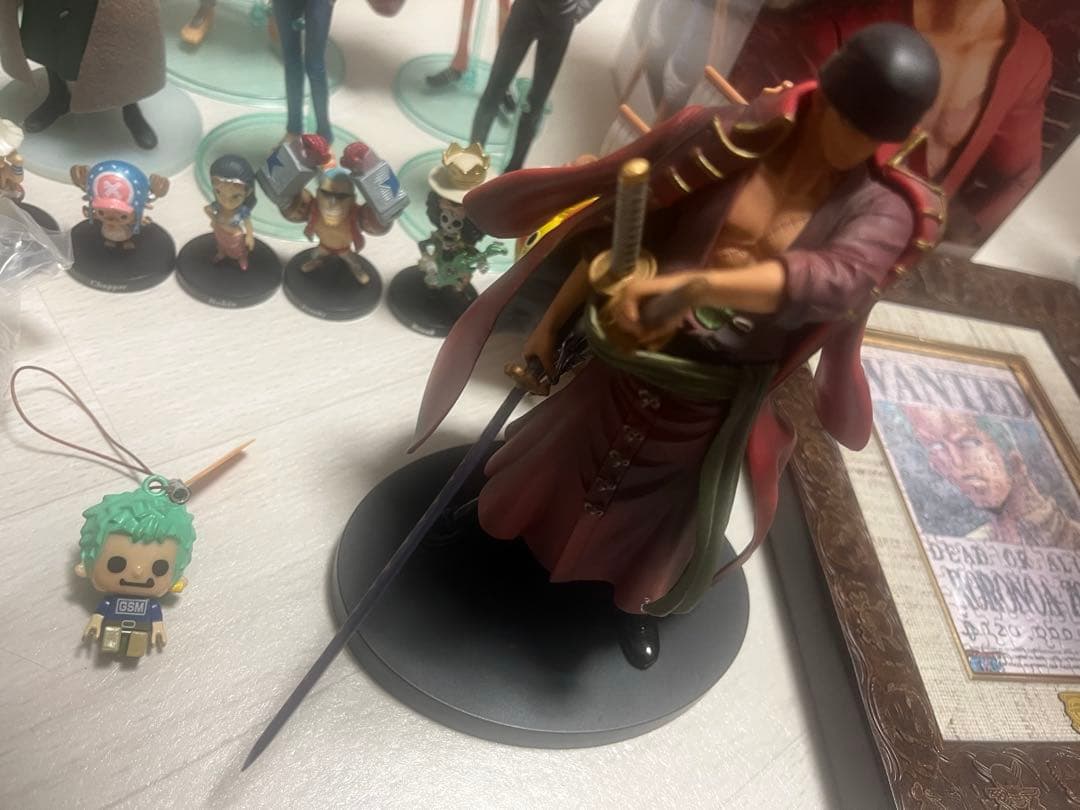 ワンピース　フィギュア23体＋パズル＋ストラップ　セット