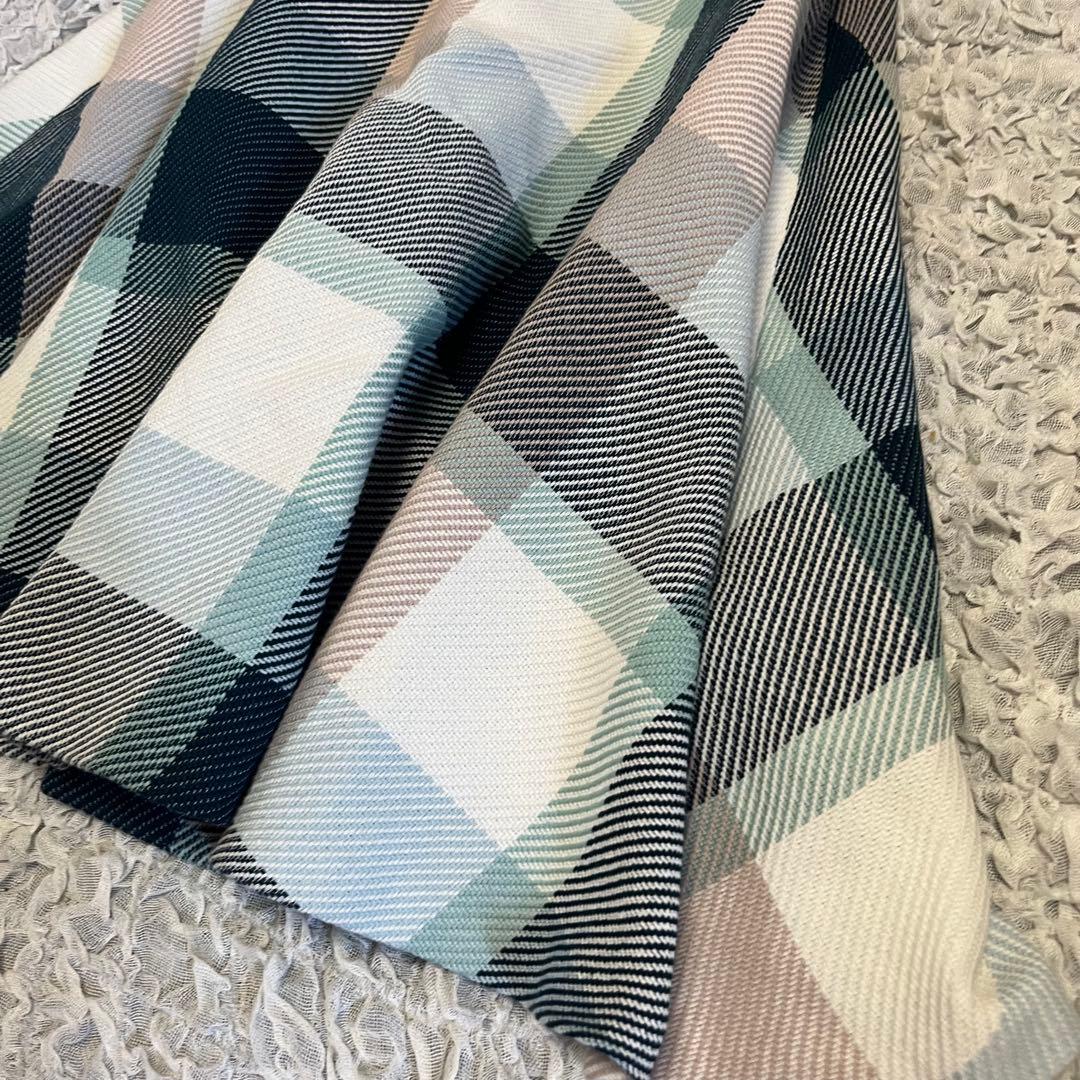 美品【ブルーレーベルクレストブリッジ】フレアスカート 総柄 チェック 白 青