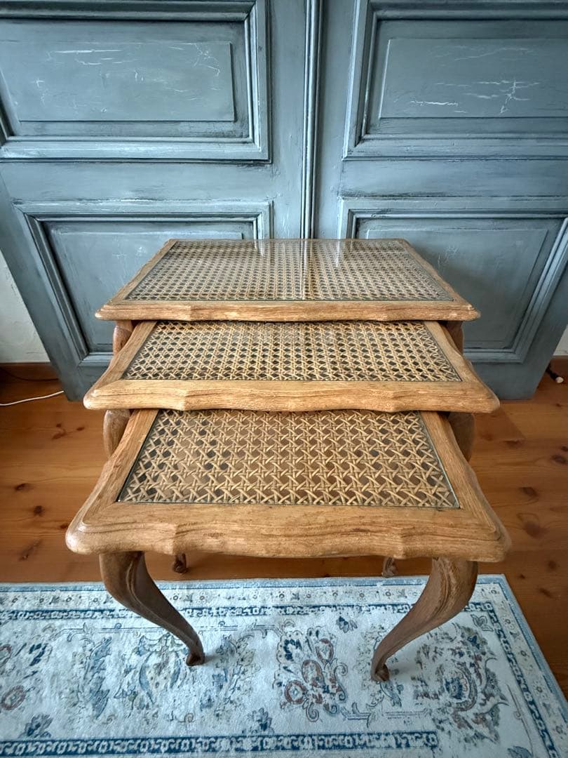 【値下げ】フランスアンティーク　ガラス天板のネストテーブル　猫脚