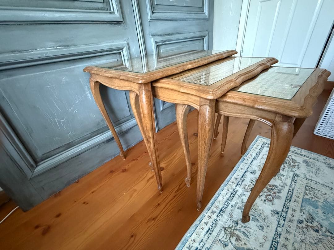 【値下げ】フランスアンティーク　ガラス天板のネストテーブル　猫脚