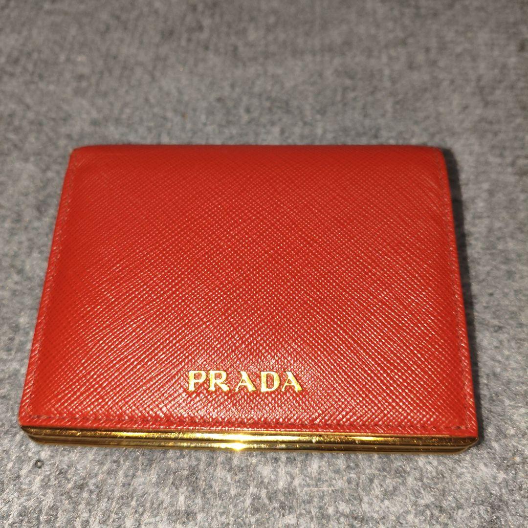 PRADA 二つ折り財布 赤