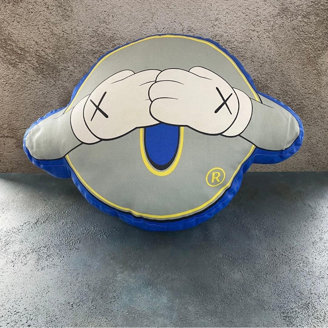 KAWS OriginalFake カウズ オリジナルフェイク クッション 青
