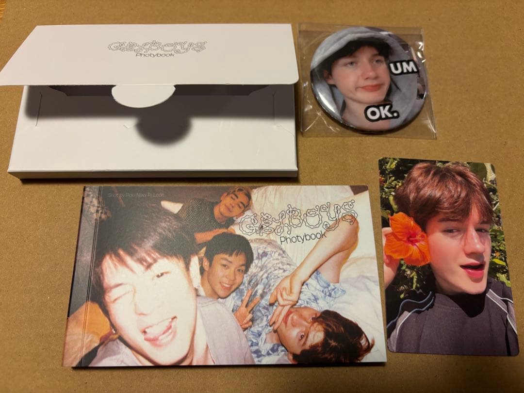 gelboys フォトブック　フォトカード　缶バッジセット　leon