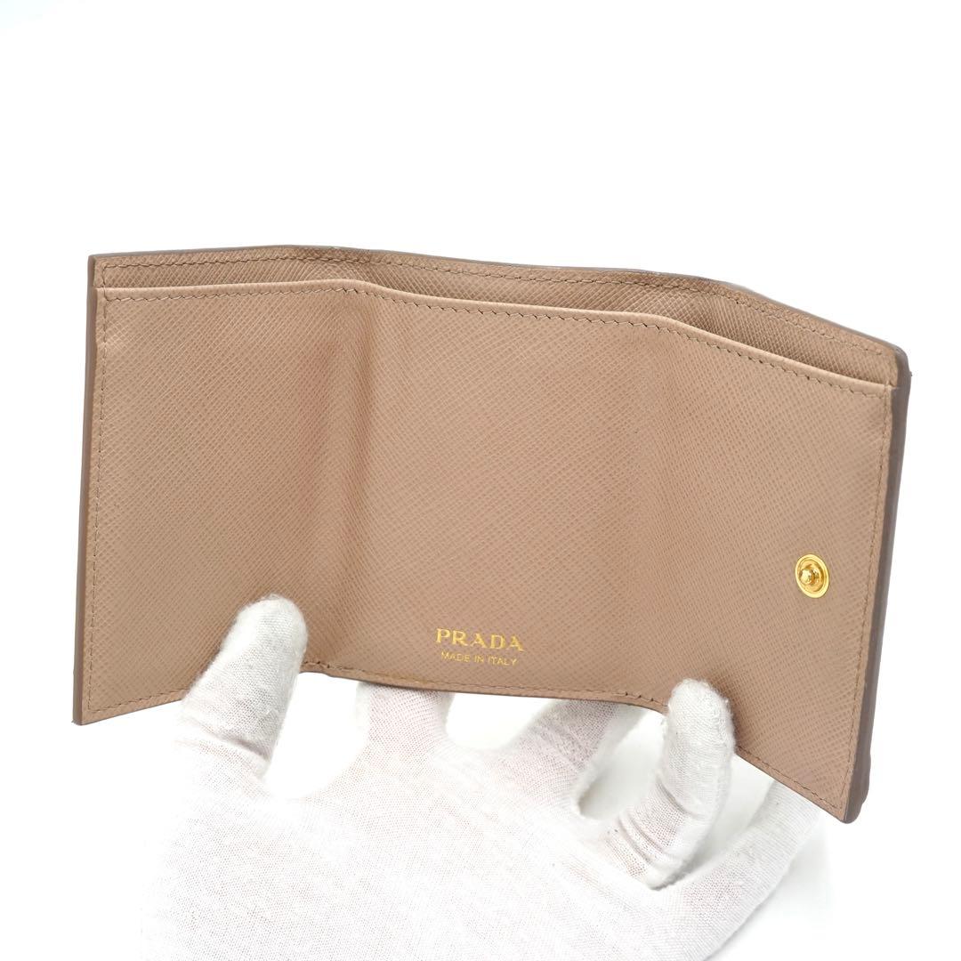 ✨未使用展示品✨　PRADA ミニ財布　サフィアーノレザー　三つ折り　レター型