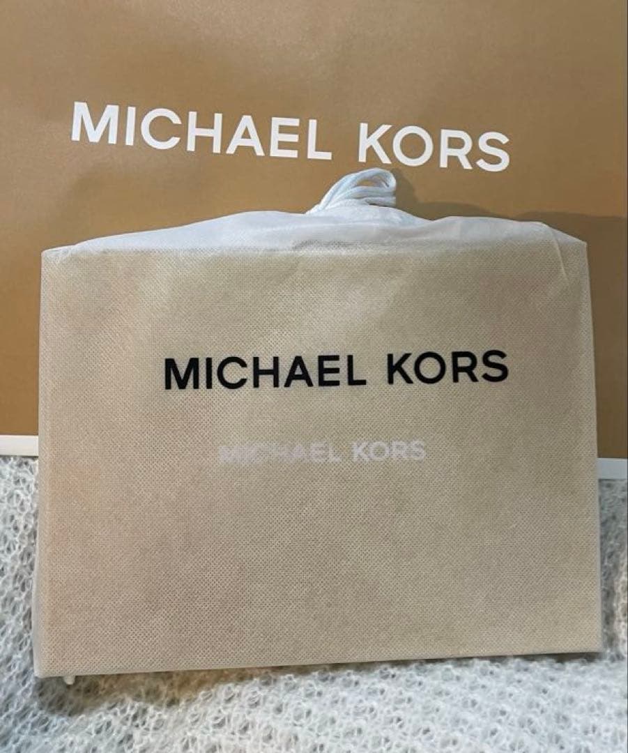 新品 マイケルコース チャーム ビーニースカーフ ニット帽 BOXセット 白系