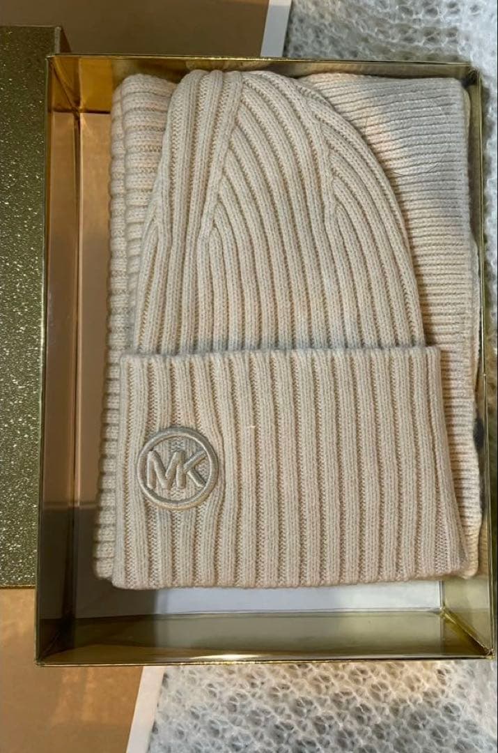 新品 マイケルコース チャーム ビーニースカーフ ニット帽 BOXセット 白系
