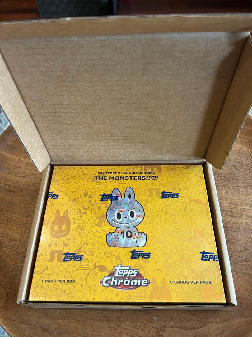ラブブ未開封Topps Chrome The Monsters 10th