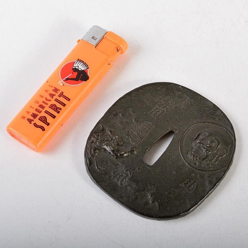 武具　刀装具　古鉄　達磨図　鍔　在銘　N　6409