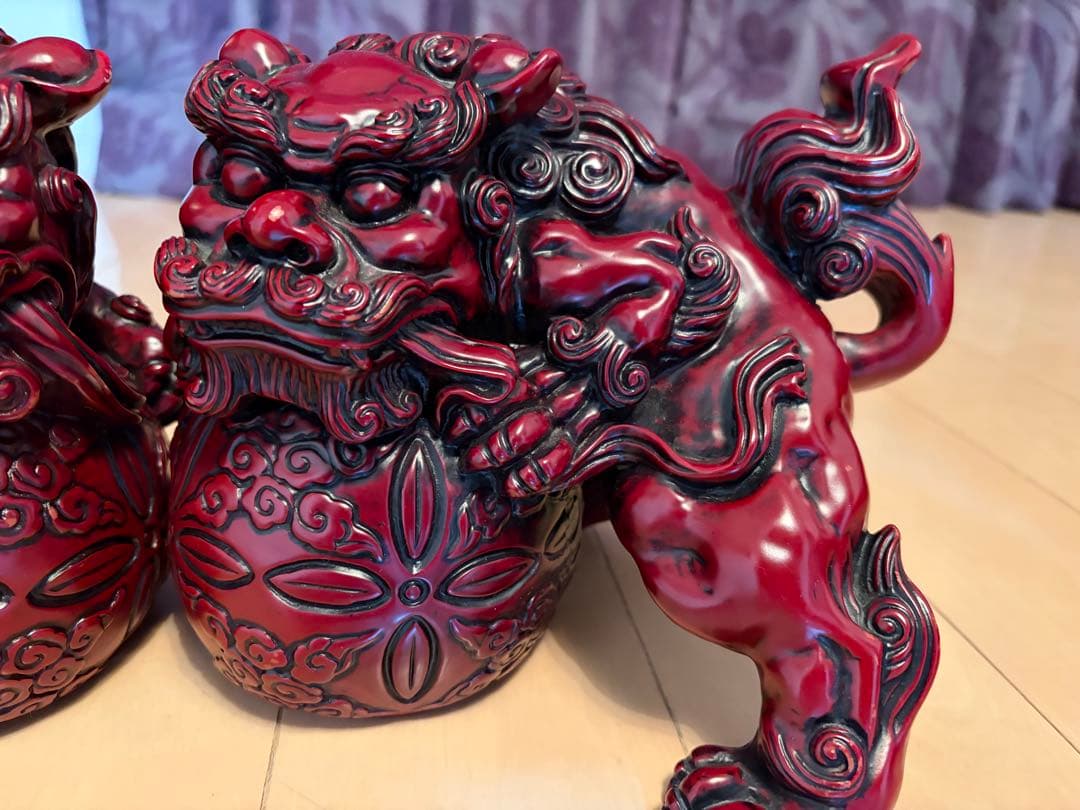 赤い獅子像 置物 陶器製　縁起が良い　幸運