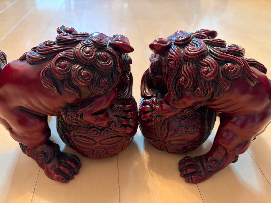 赤い獅子像 置物 陶器製　縁起が良い　幸運