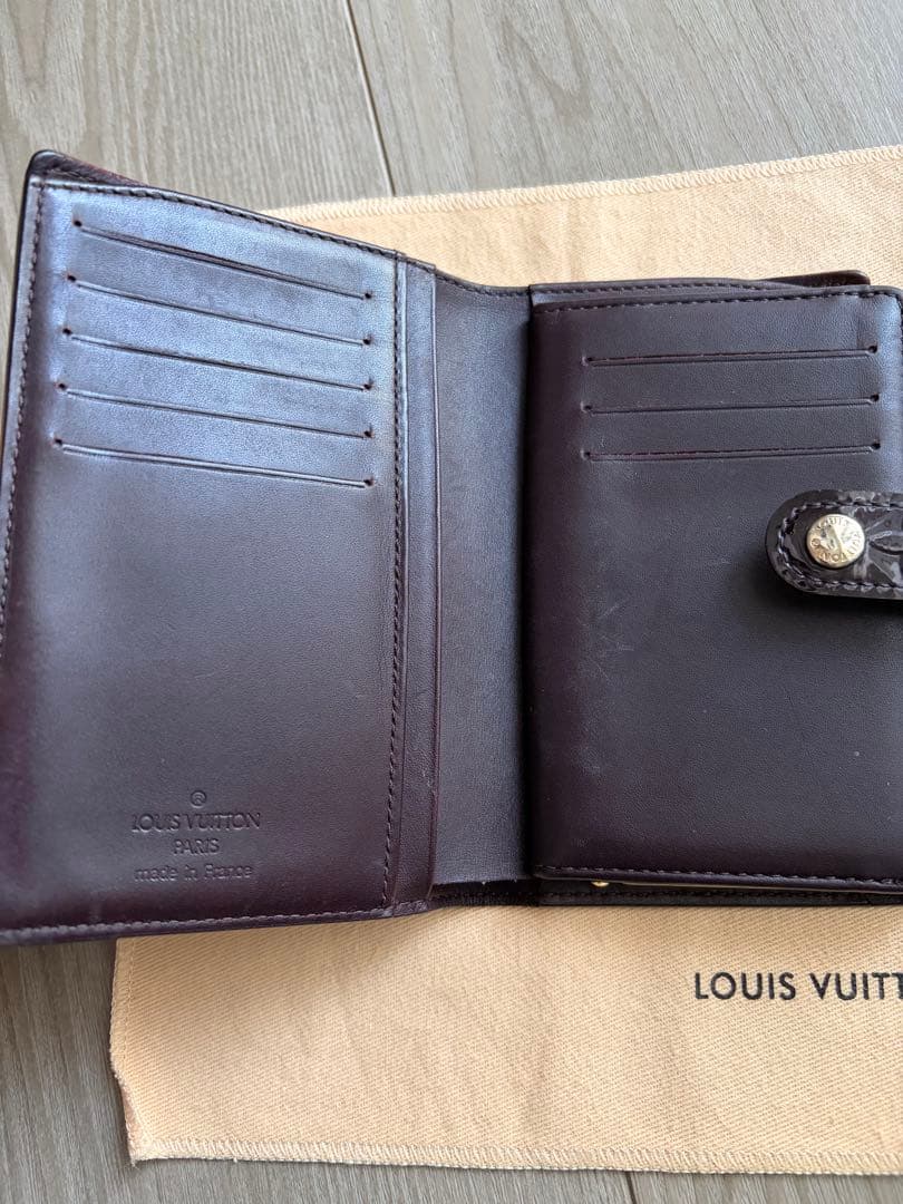 ルイ・ヴィトン ヴェルニ ポルトフォイユ ヴィエノワ アマラント