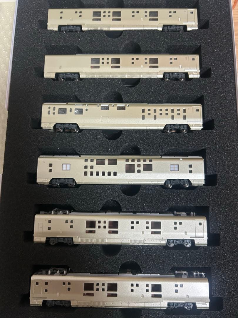 鉄道模型　Nゲージ　KATO 10-1889 10-1890 E001系　四季島