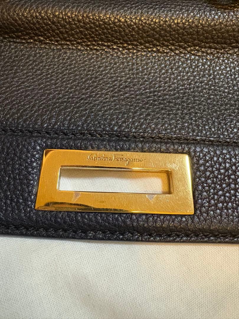 Nao様 Salvatore Ferragamo ソフィア　ブラック