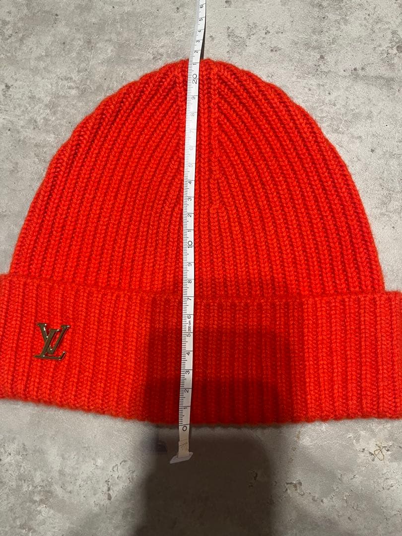 Louis Vuitton レッド色ニット帽