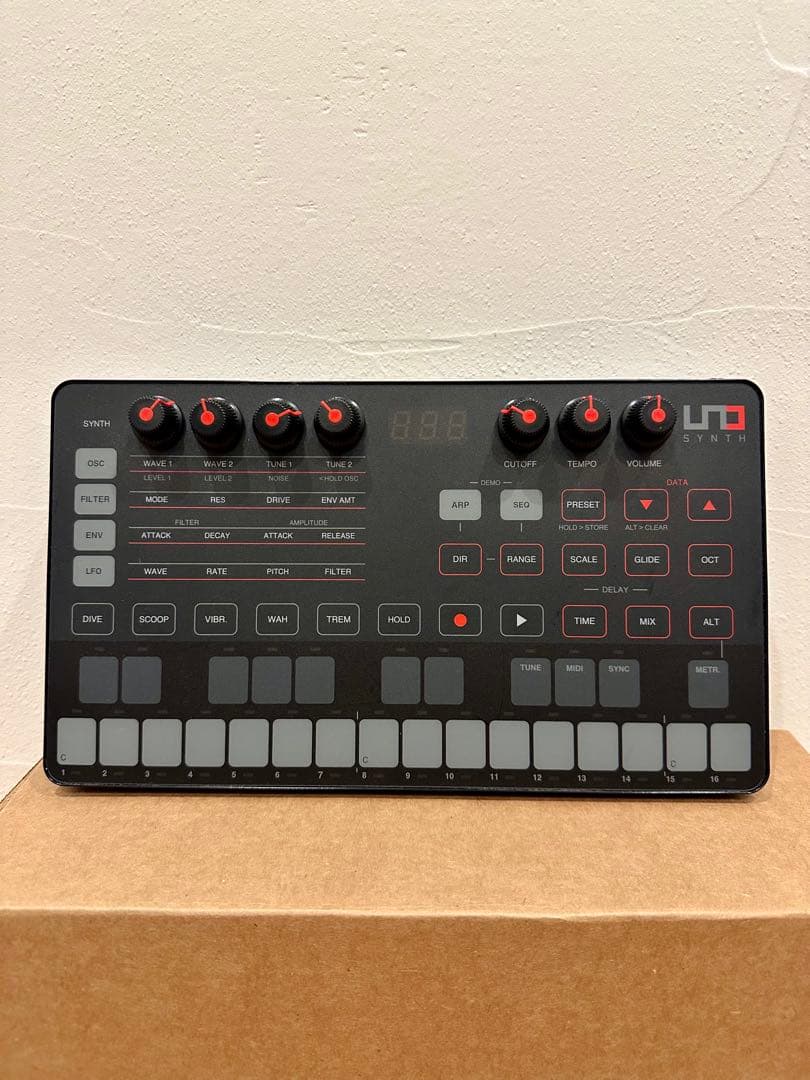 鍵盤楽器 IK Multimedia UNO Synth