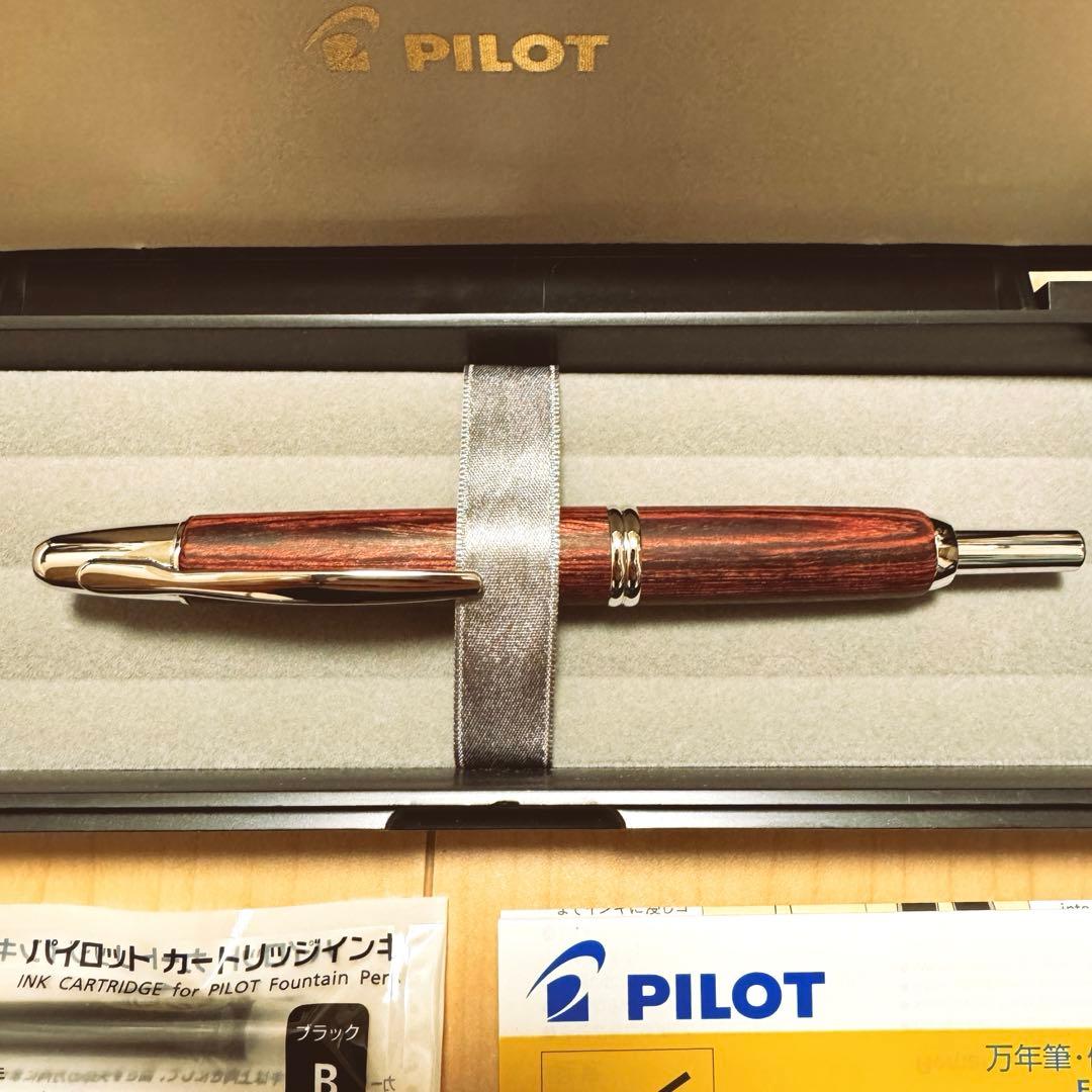 PILOT CAPLESS キャップレス　木軸　ディープレッド　中字M